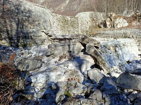 Pogled-na-poskodovano-desno-brezino (Arhiv DRSV)